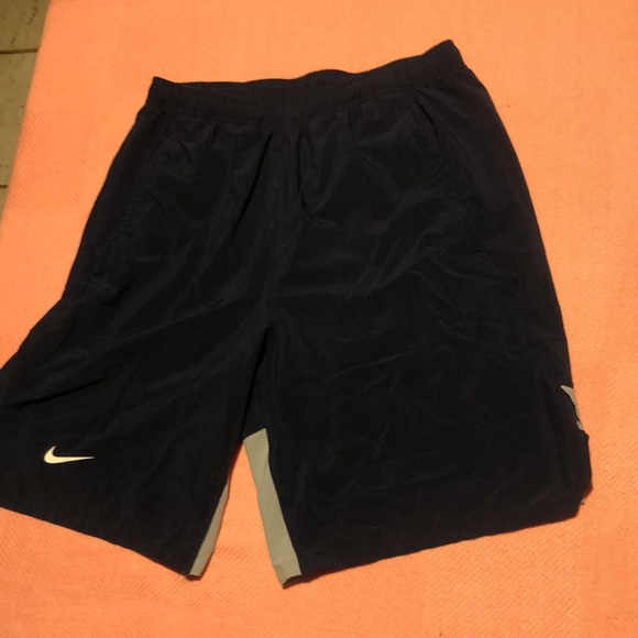 ⬇️⭐️ Nike Men’s Drawstring Workout Activewear Shorts with Pockets - Picture 3 of 6